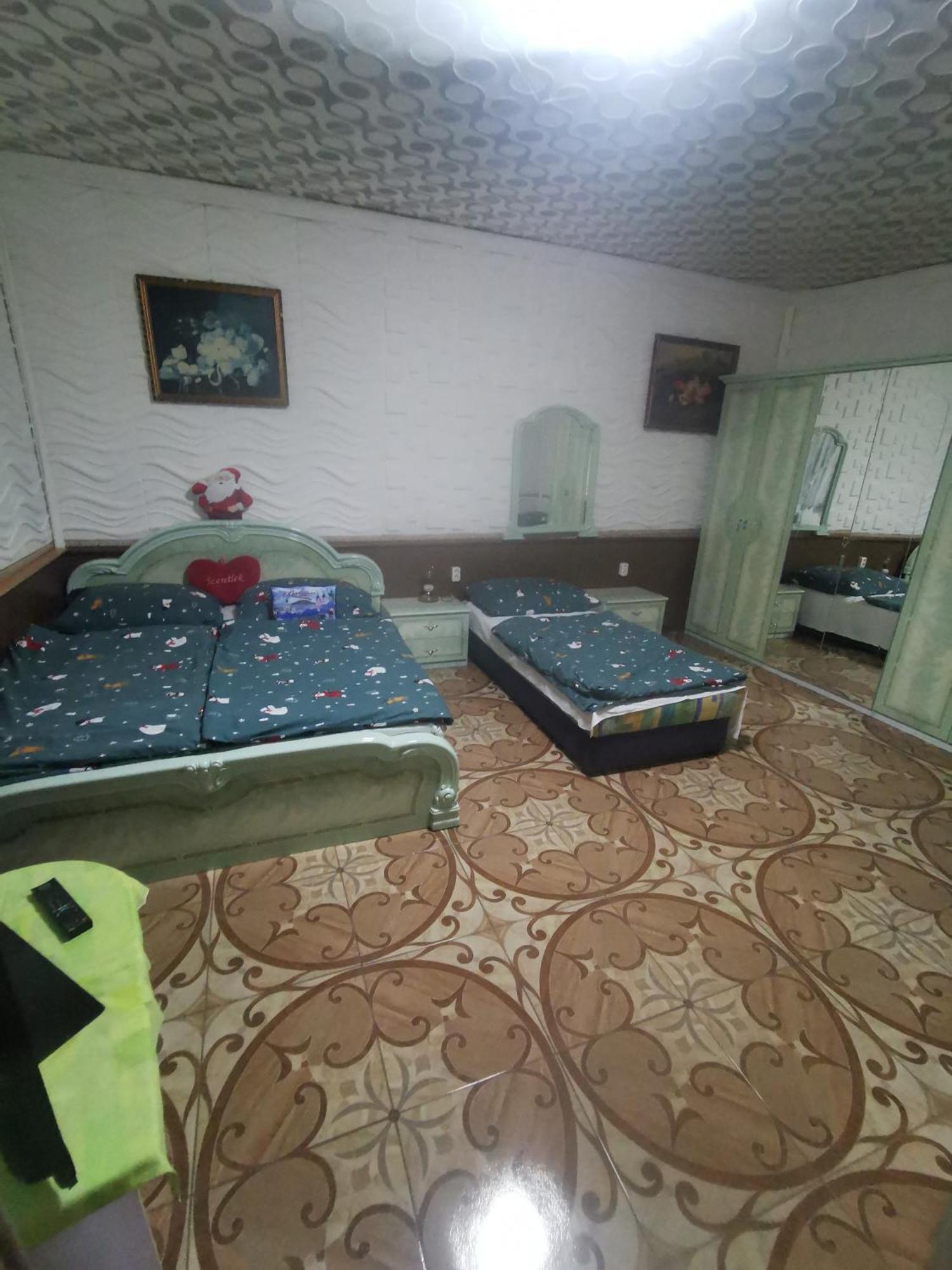 Edit Vendeghaz Tiszaújváros Zimmer foto